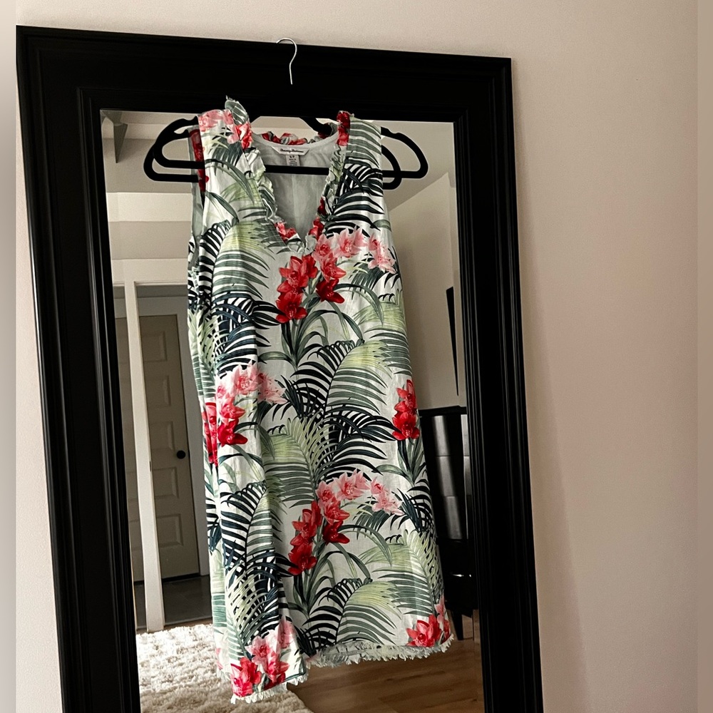 Floral Sleeveless Dress with Red and Green Pattern